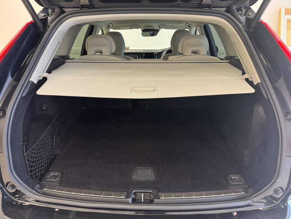 2021 Volvo XC60 - image 17