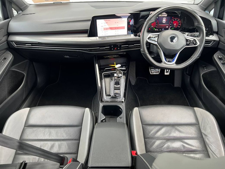 2023 Volkswagen Golf - image 12