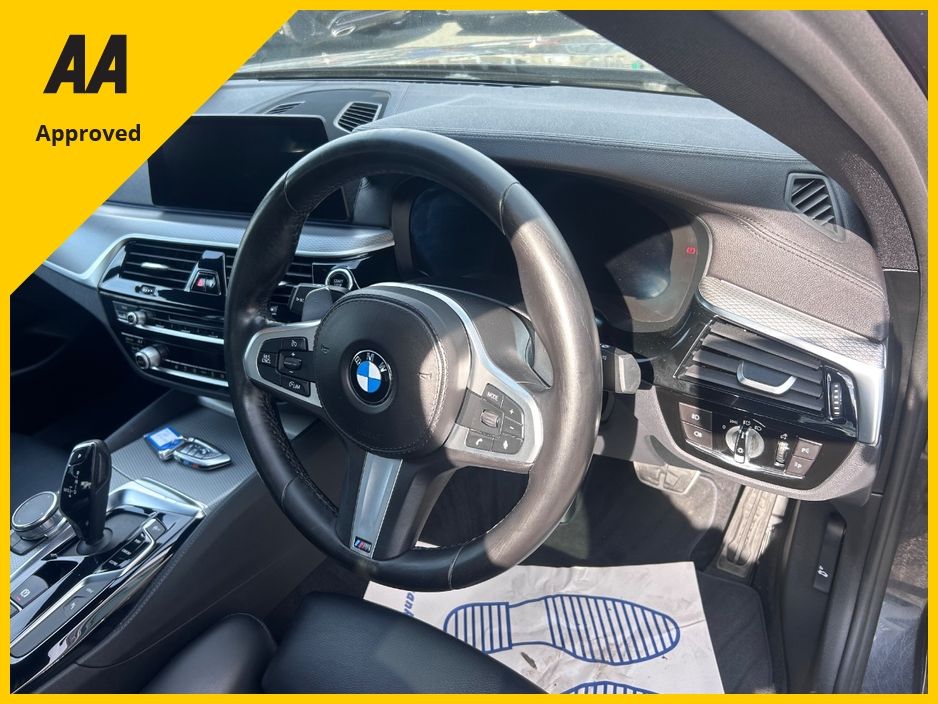 2018 BMW 5 Series - image 12