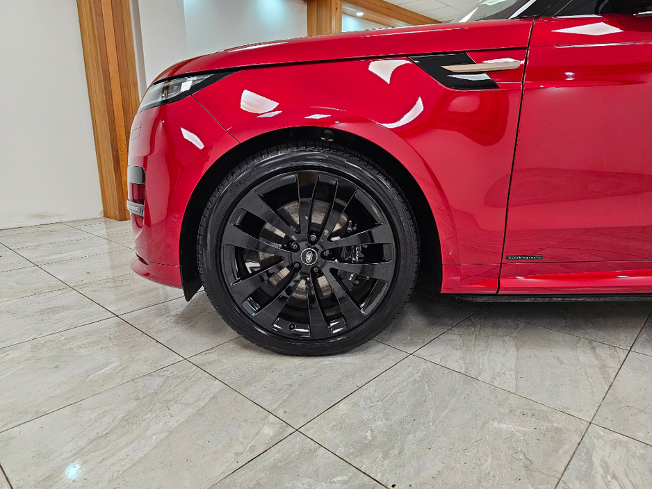 2024 Land Rover Range Rover Sport - image 3