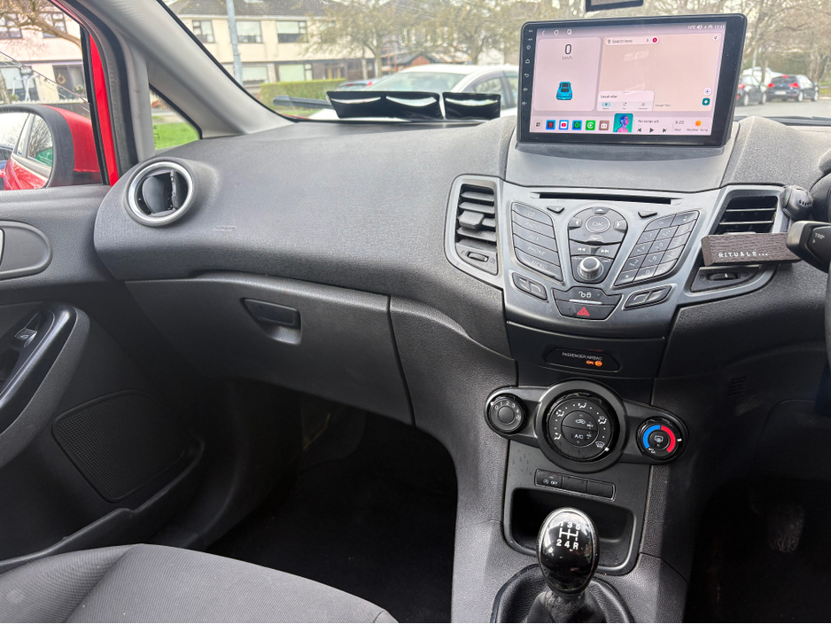 2017 Ford Fiesta - image 11