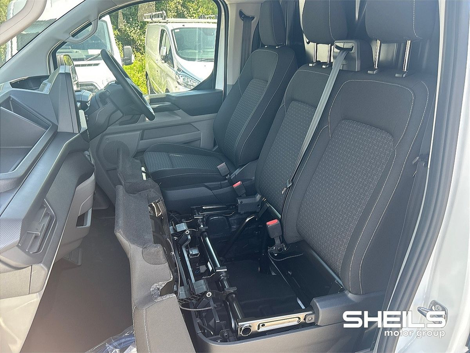 2025 Ford Transit Custom - image 17