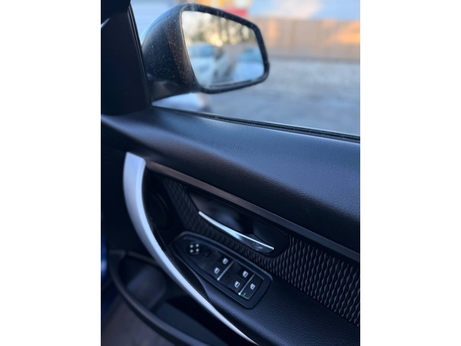 2017 BMW 3 Series - image 31