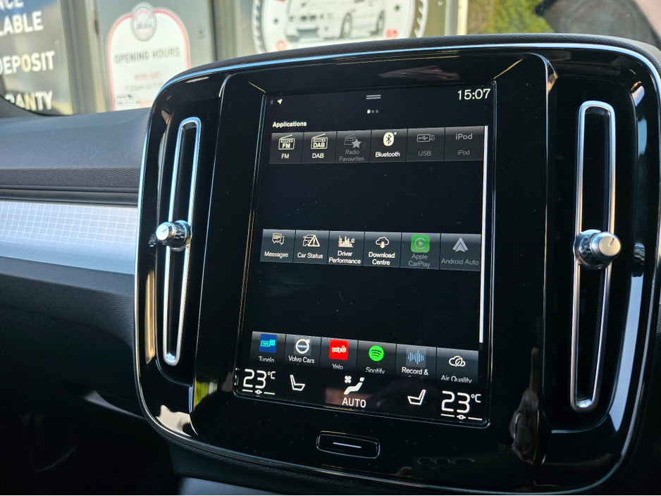 2023 Volvo XC40 - image 31