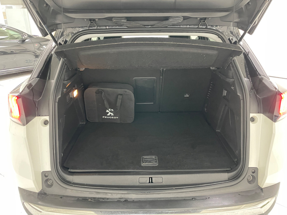 2021 Peugeot 3008 - image 14