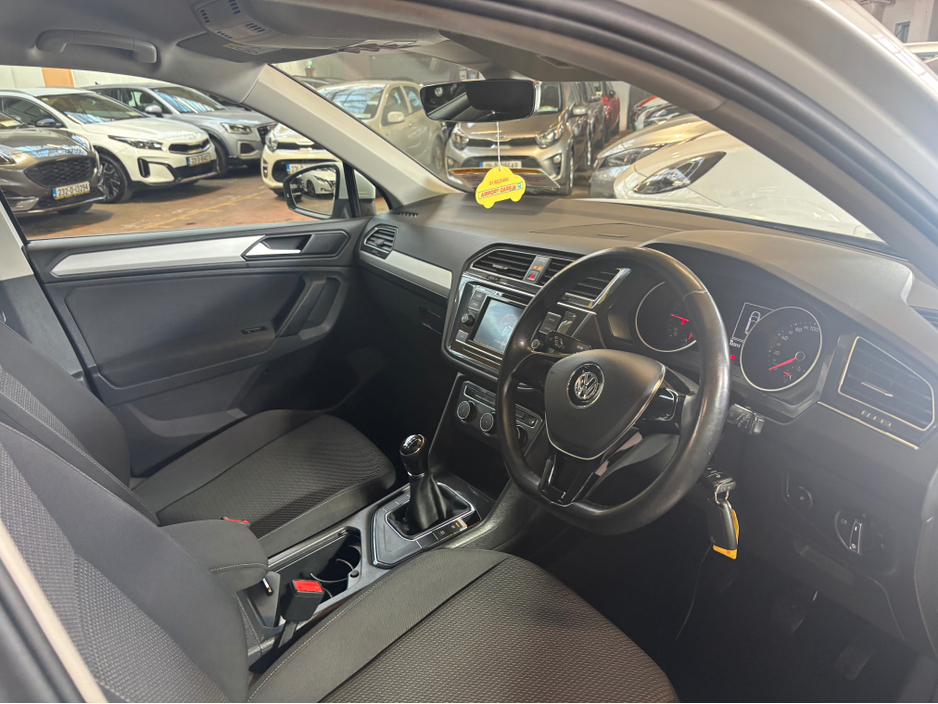 2019 Volkswagen Tiguan - image 8