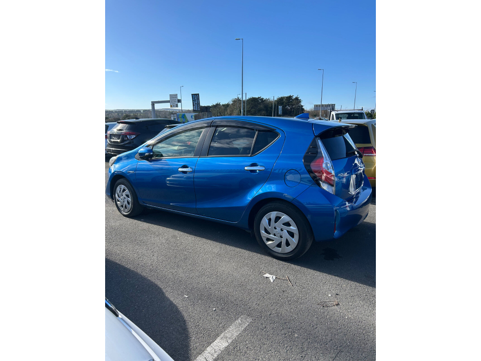 2018 Toyota Aqua - image 4