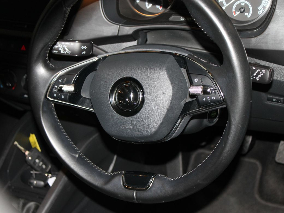 2021 Skoda Fabia - image 11