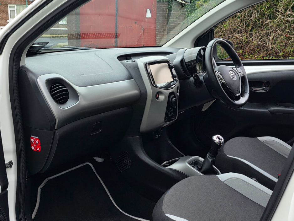 2017 Toyota Aygo 1.0 VVT-i x-play+ €8,450