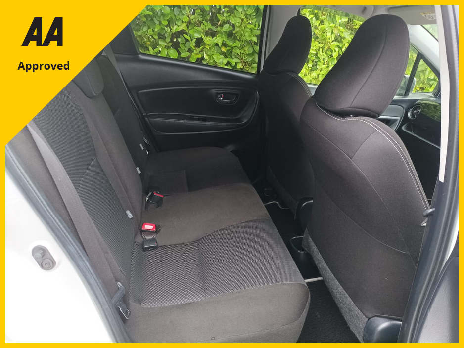 2019 Toyota Yaris 1.5 PETROL HYBRID AUTOMATIC ONLY 53,817kms JUST FULLY SERVICED INCLUDING 4 NEW TYRES 2 YEARS NCT 1 YEAR ROAD TAX HIGH SPEC CAR REVERSE CAMERA LARGE TOUCHSCREEN MULTIMEDIA SYSTEM PARKING SENSORS €17,949