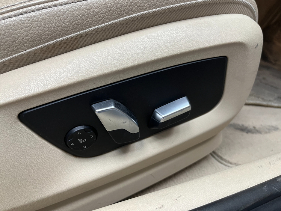 2017 BMW 5 Series - image 13