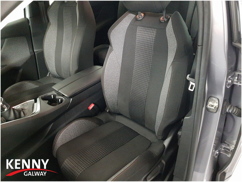 2022 Peugeot 5008 - image 11