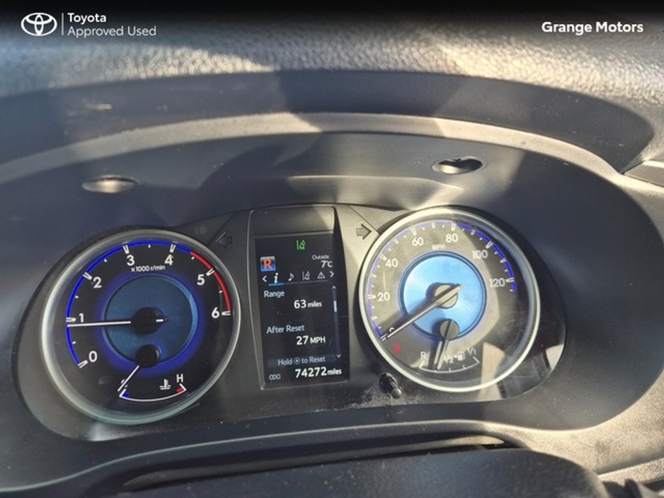 2018 Toyota Hilux - image 12