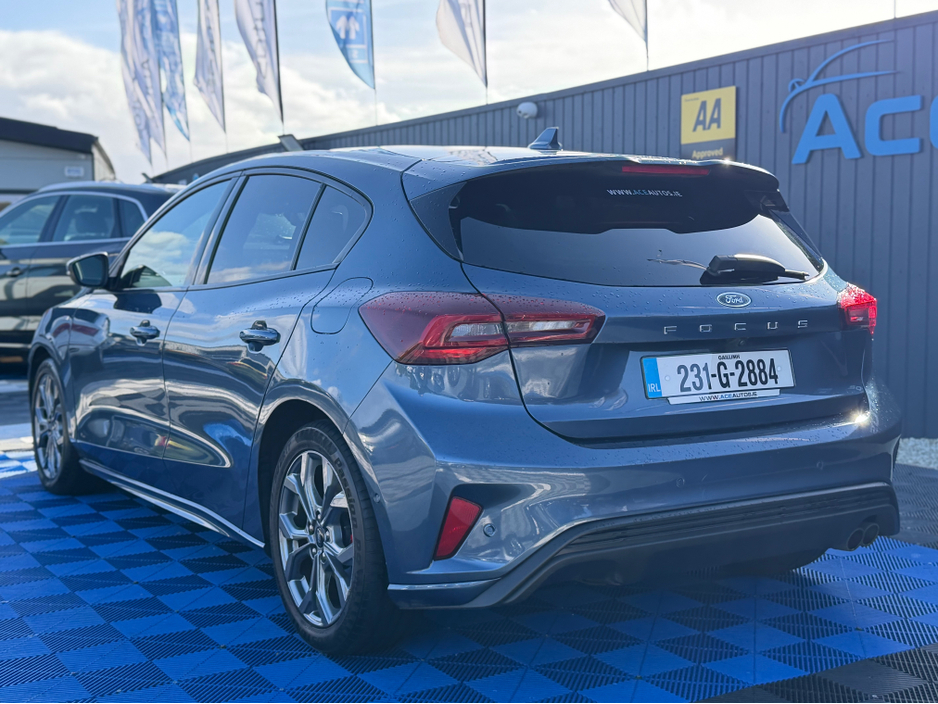 2023 Ford Focus - image 5