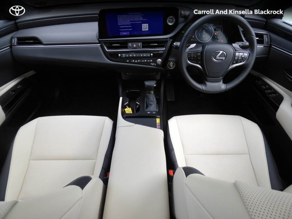 2025 Lexus ES 300 H - image 8