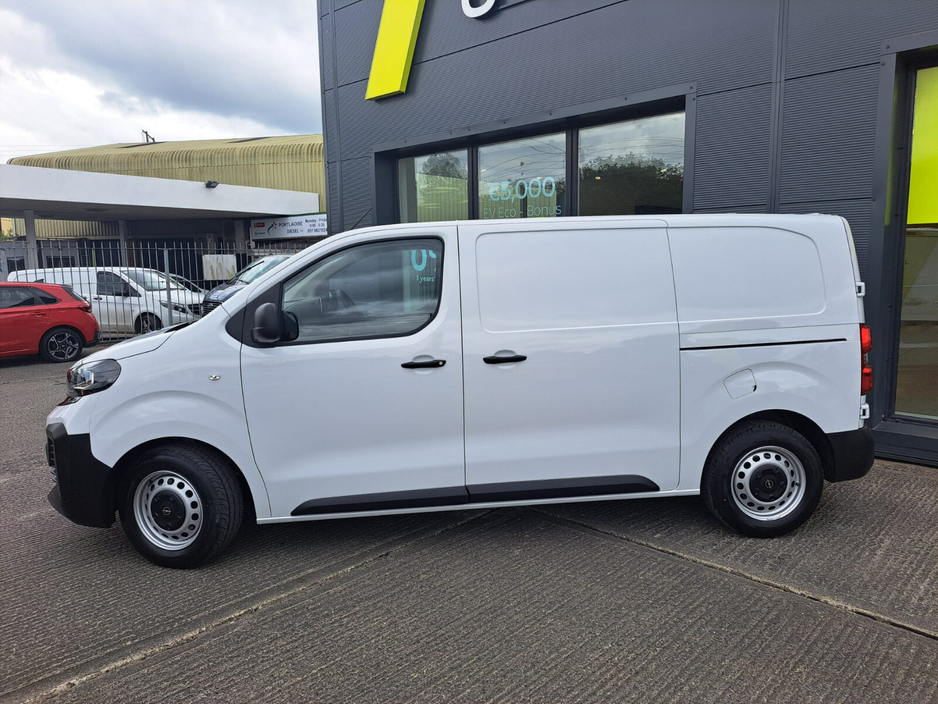 2025 Opel Vivaro - image 13