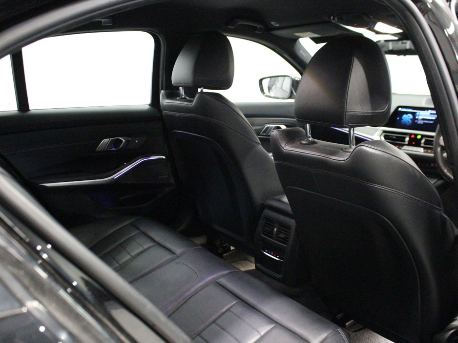 2019 BMW 3 Series - image 23