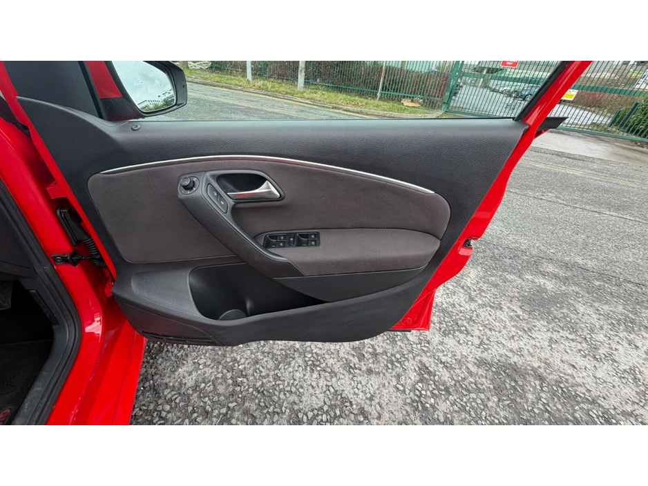 2015 Volkswagen Polo  €11,000