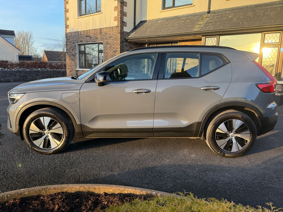 2023 Volvo XC40 - image 4