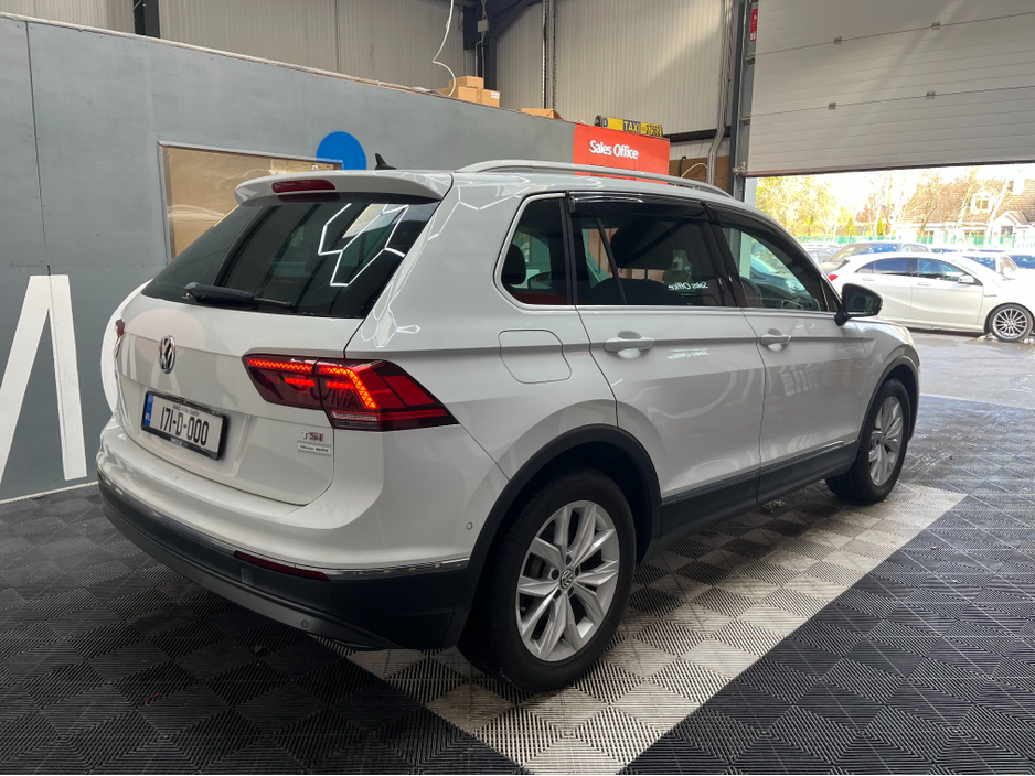 2017 Volkswagen Tiguan - image 2