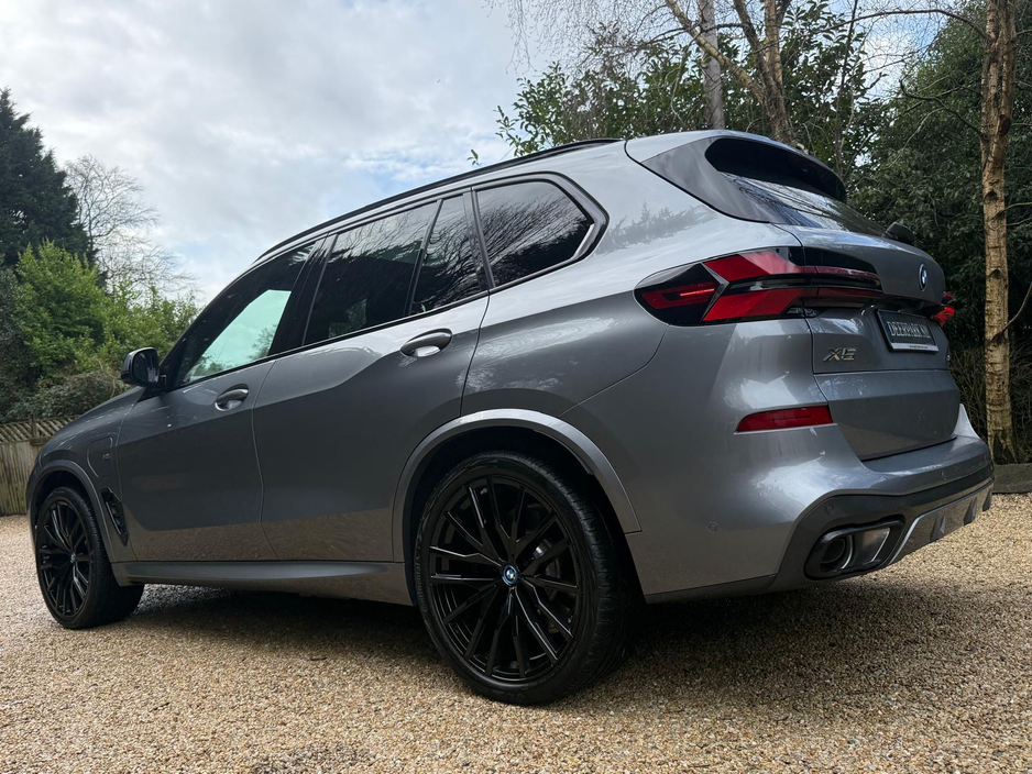 2025 BMW X5 50E M SPORT PRO XDRIVE *Tech Pack…SkyLounge…22 inch Alloys* €97,950