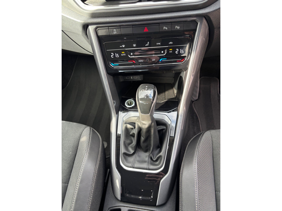 2023 Volkswagen T-Roc - image 28