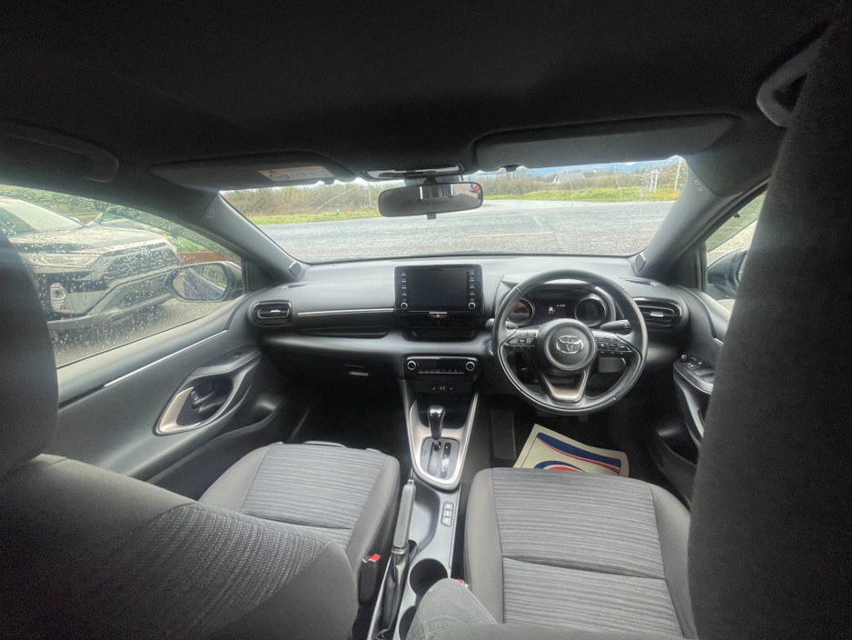 2021 Toyota Yaris - image 10