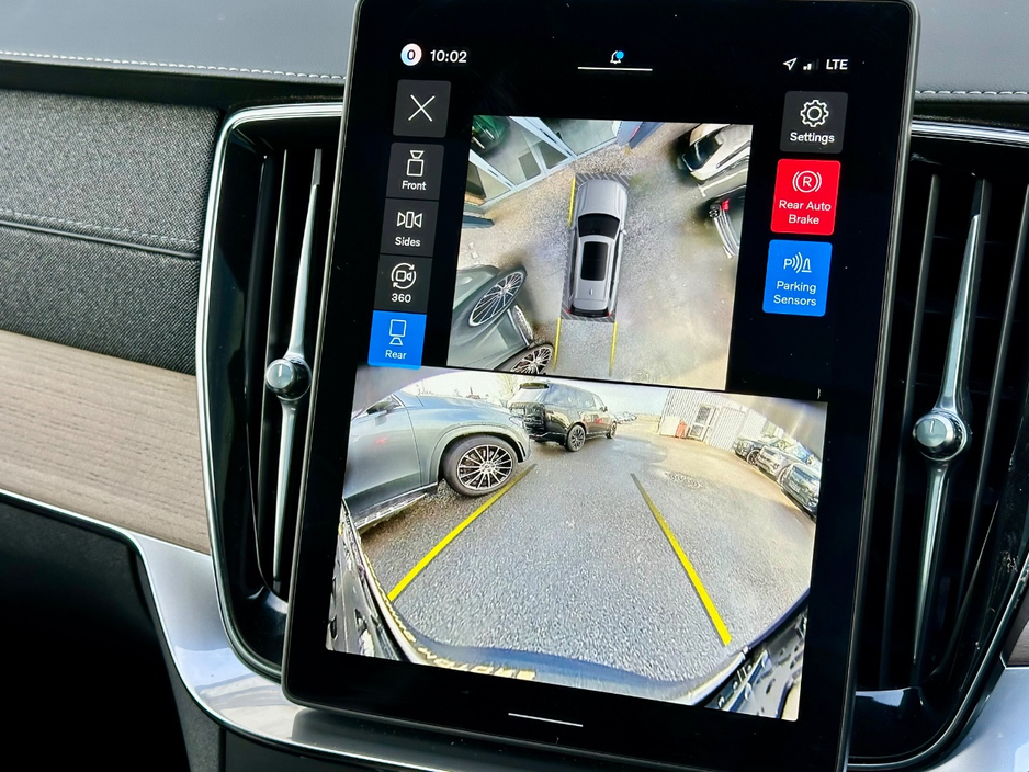 2025 Volvo XC90 - image 8