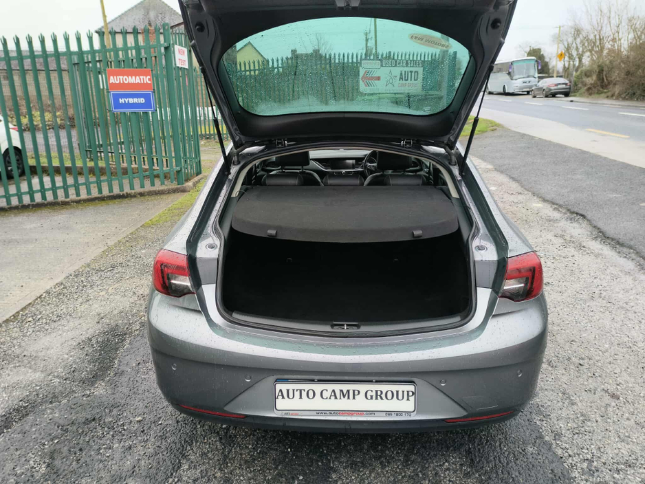 2018 Opel Insignia - image 9