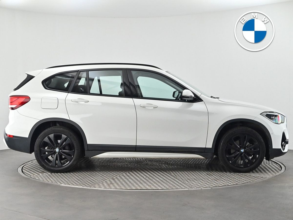 2022 BMW X1 sDrive18i Sport €32,900