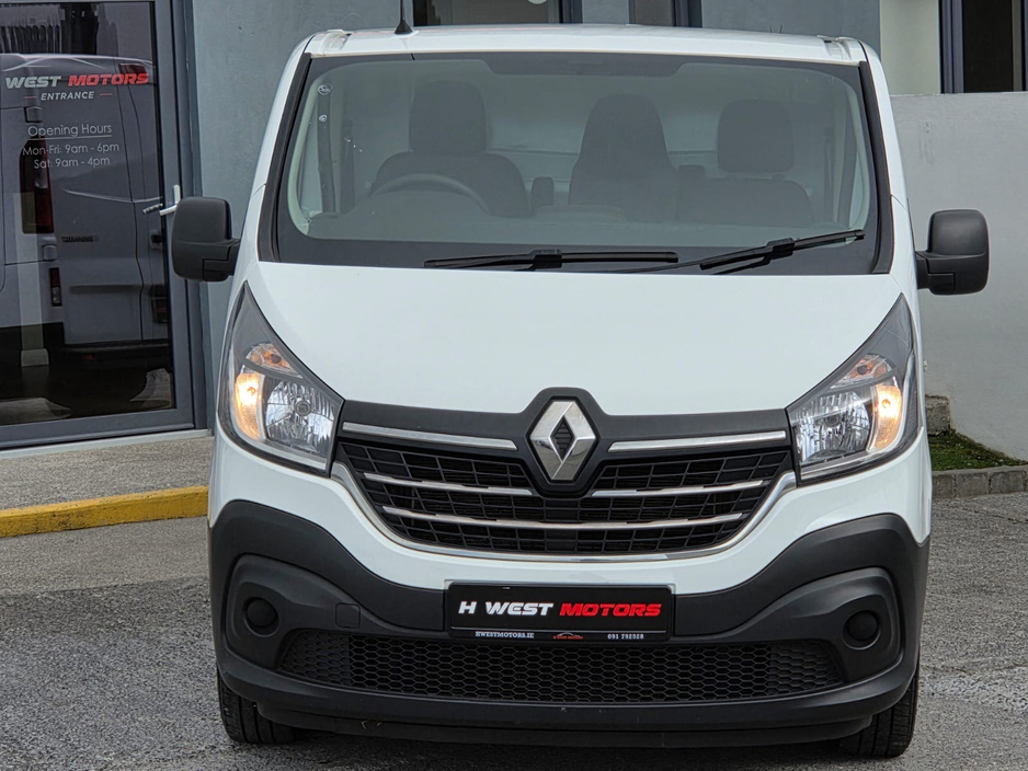 2021 Renault Trafic - image 5