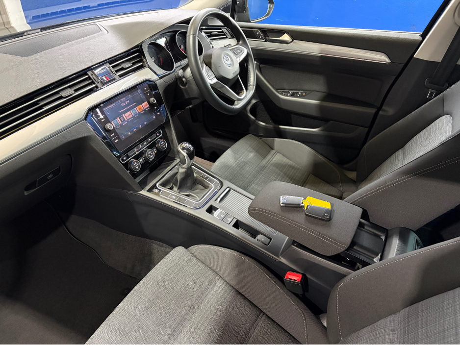 2020 Volkswagen Passat - image 13