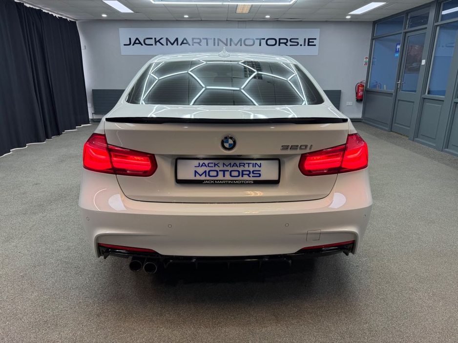 2017 BMW 3 Series - image 11