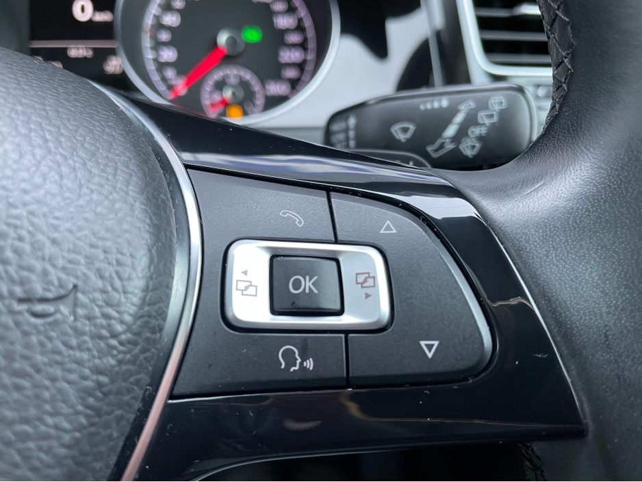 2017 Volkswagen Golf - image 21