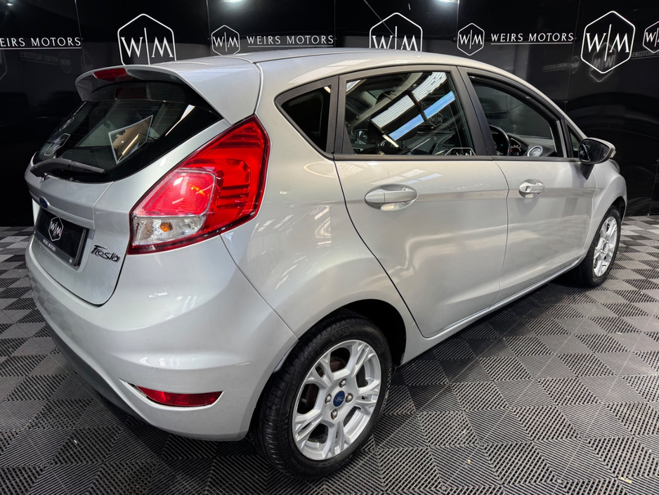 2013 Ford Fiesta - image 8