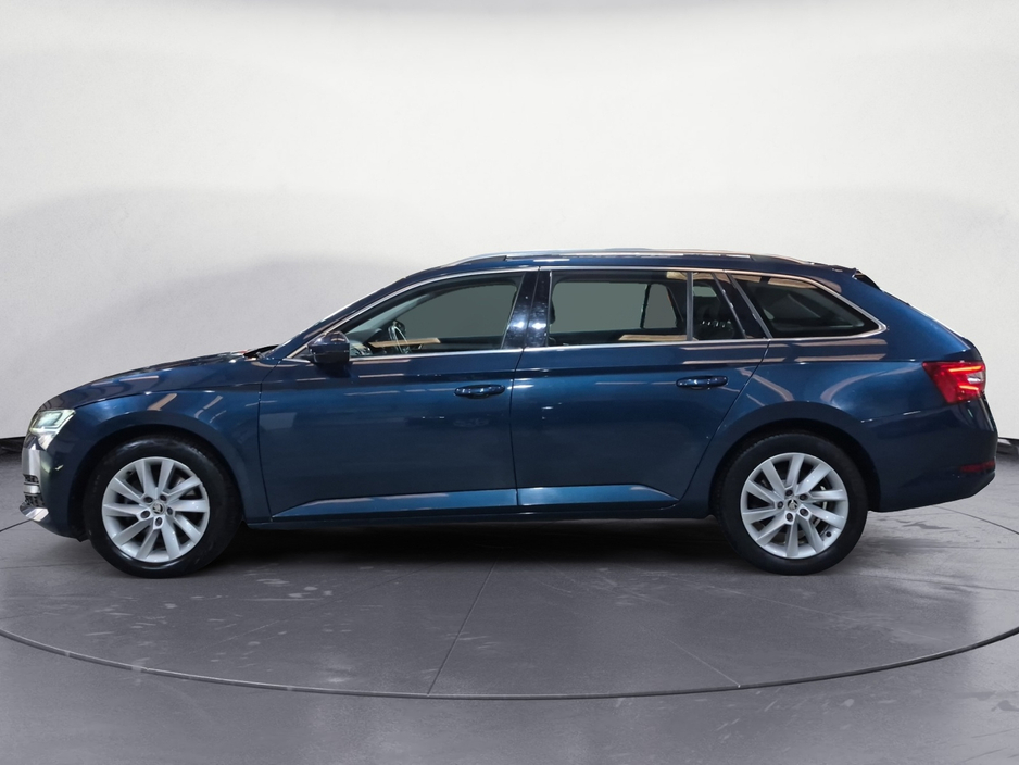 2021 Skoda Superb - image 9