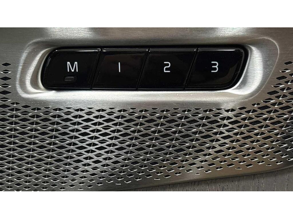 2025 Volvo XC90 - image 18