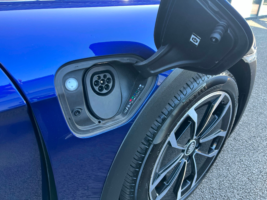 2022 Porsche Taycan 4S Cross Turismo 93kWh €61,995