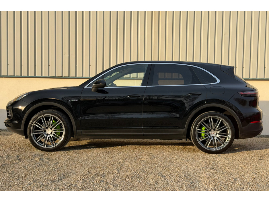 2020 Porsche Cayenne - image 3
