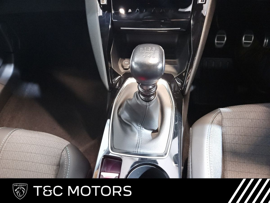 2023 Peugeot 2008 - image 9