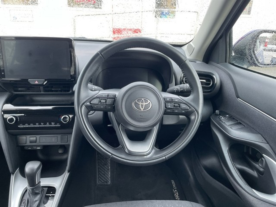 2025 Toyota Yaris Cross - image 9
