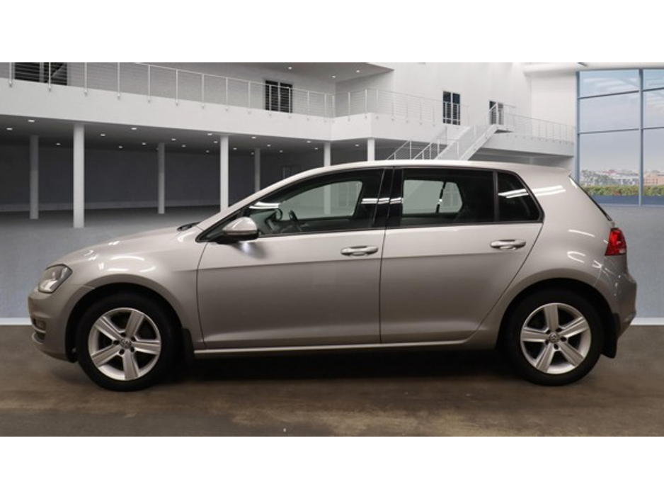 2014 Volkswagen Golf - image 3