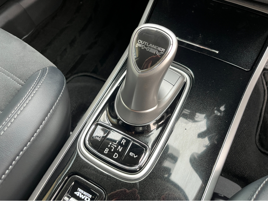 2020 Mitsubishi Outlander 4WD G PLUS AUTOMATIC PLUG IN HYBRID 2.4 PETROL //HIGH SPEC//LOW MILES//HALF LEATHER HEATED SEATS//ELECTRIC DRIVERS SEAT//HEATED STEERING WHEEL// €24,950