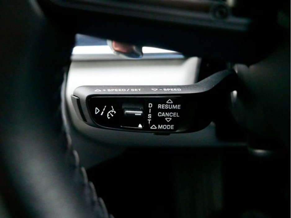 2023 Porsche Panamera - image 30