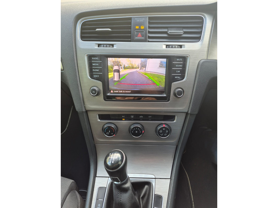 2016 Volkswagen Golf - image 9