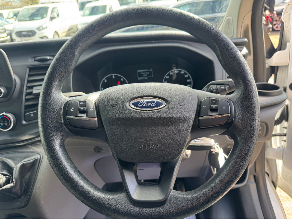 2022 Ford Transit Custom - image 10