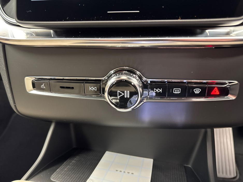 2026 Volvo XC90 - image 17