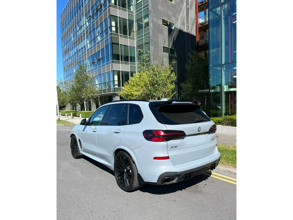 2023 BMW X5 - image 2