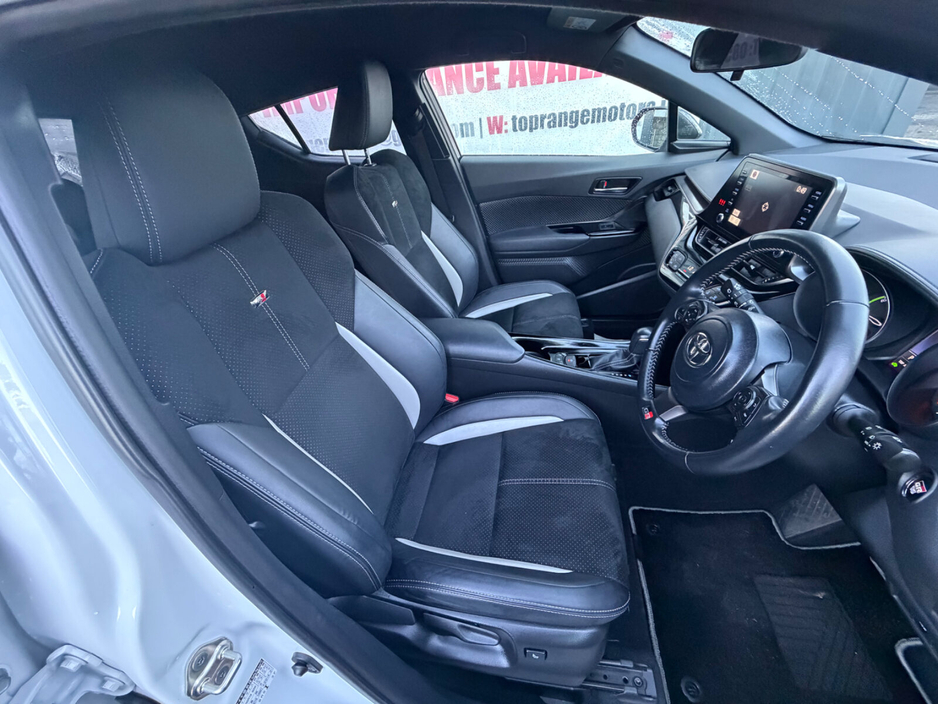 2023 Toyota C-HR 1.8 HYBRID LUNA €31,999