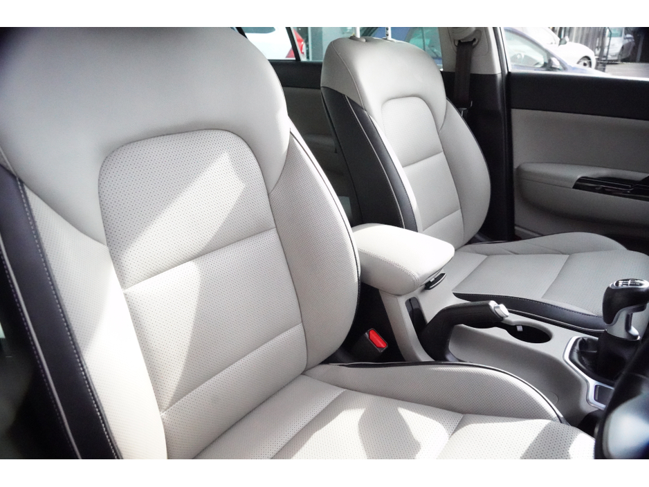 2020 Kia Sportage - image 11